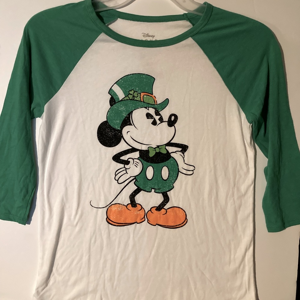 Disney st. Patrick day Mickey Mouse t shirt. Size M